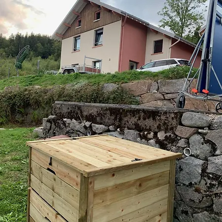 De L'alise, Feriehus